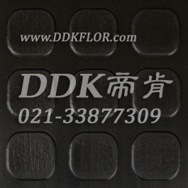 黑灰色地面防滑耐磨地膠樣板圖片，帝肯(DDK)_X600（KS系列|百勝）效果圖，凈化車間地板,工廠車間地膠,工廠車間地板革,無塵車間地板,車間pvc地板,車間用地板膠,車間塑膠地板,車間塑料防滑墊,車間地面膠皮,車間地膠墊,車間地毯,車間地板磚,車間地板,車間地墊,車間防滑地墊,車間防滑墊,車間防砸地板,食品車間地板,耐壓耐磨地毯,耐壓地板,耐磨防滑地板,耐磨地膠,耐酸堿pvc地板膠,耐酸堿地墊,耐酸堿地毯,耐酸堿膠墊,耐油防滑地墊,耐酸堿防腐蝕膠墊,耐磨地板,PVC地毯,pvc塑料地毯,廠房地毯,塑料防滑地毯,地面保護(hù)地毯,塑料地毯,塑膠地毯,工業(yè)地毯,工業(yè)塑料地毯,工業(yè)防滑地毯,工廠地毯,塑料橡膠地毯,橡膠地毯,橡膠防滑地毯,過道地毯,通道地毯,防滑地毯,靜音地毯,除塵地毯,防噪聲地毯,防滑毯,防水地毯,防噪音地毯,防塵地毯,防滑塑料毯,防污地毯,走道地毯,車庫塑料地毯,pvc防滑卷材,pvc塑膠地毯,pvc塑膠地板,工廠塑膠地板,工業(yè)塑膠地板,車庫塑膠地板,廠房防滑地膠,廠房地膠,地膠,圓點,工業(yè)地膠,工廠地膠,工廠地板膠,工廠地板,防酸堿地膠墊